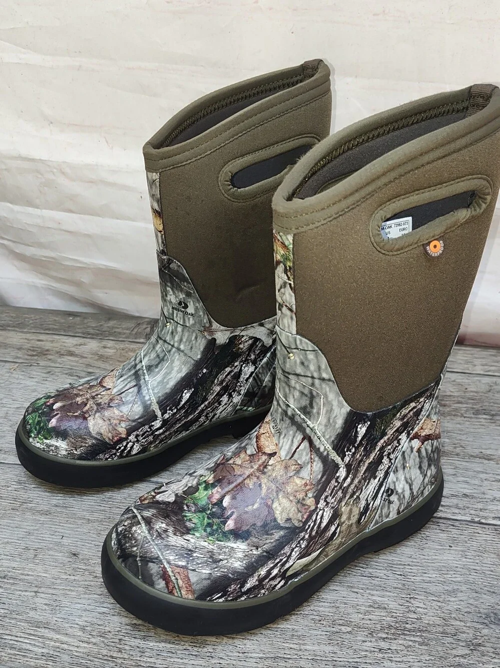 BOGS Classic II Mossy Oak Neoprene Pull On Boot boys/youth camo size 3, Like New